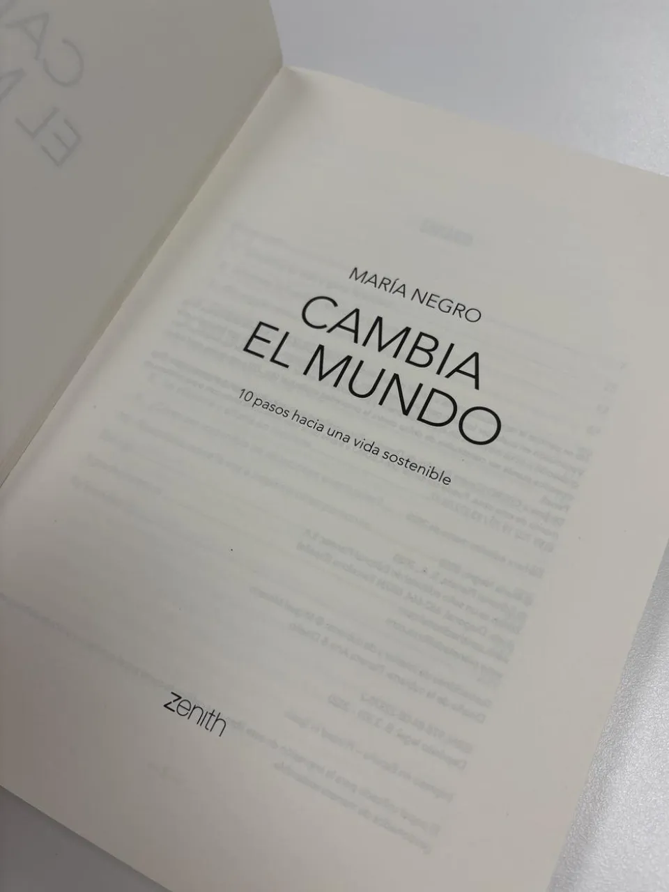Lee y recomienda un libro sobre plásticos 2 Comunidad