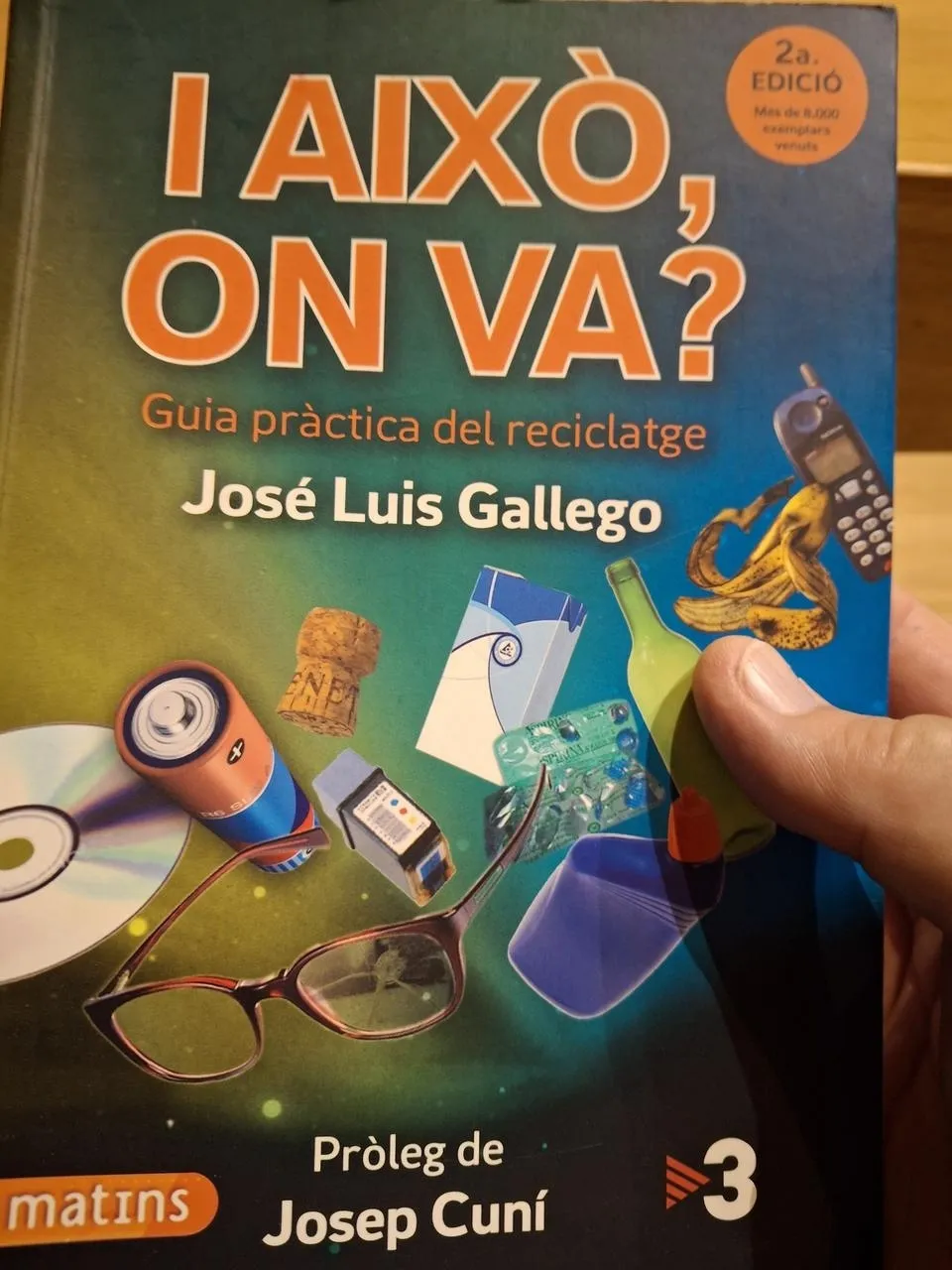 Lee y recomienda un libro sobre plásticos 4 Comunidad