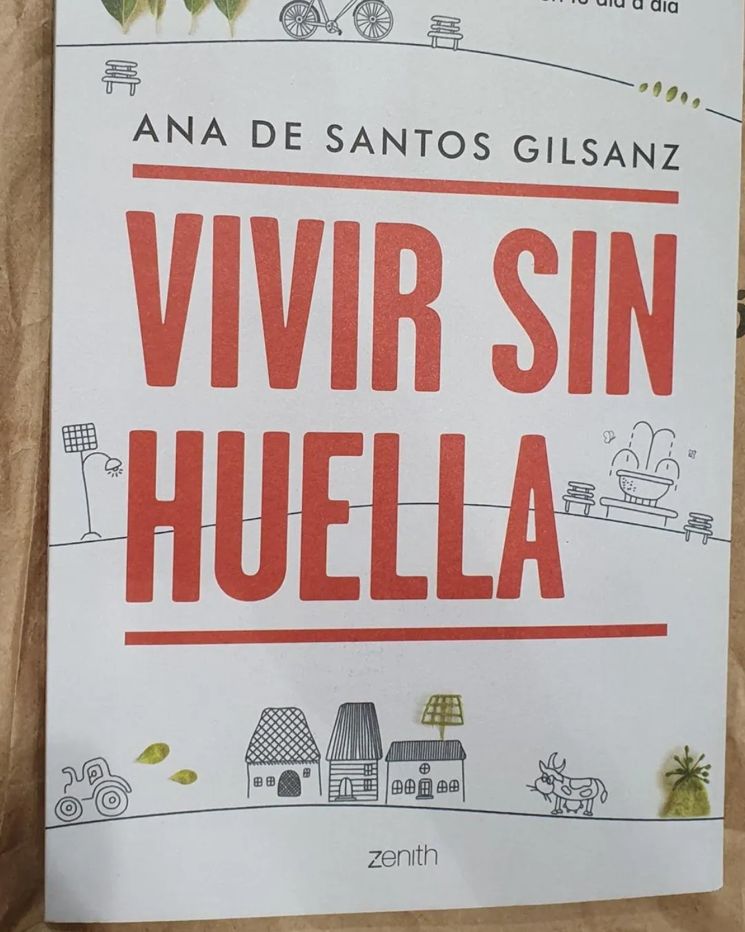 Lee y recomienda un libro sobre plásticos_SI